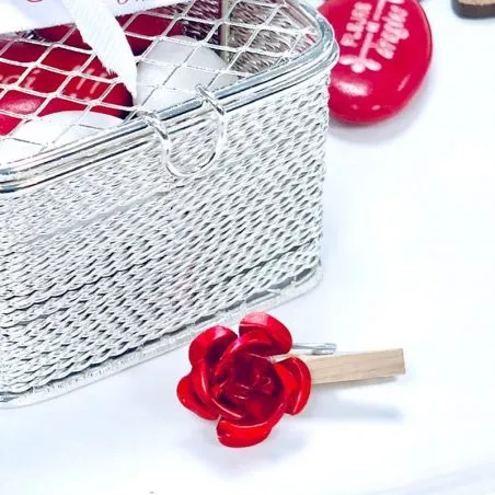 Bouton de rose métal sur pince (lot de 24) Bouton de rose métal sur pince (lot de 24)