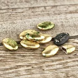 Dragées dorée moucheté vert