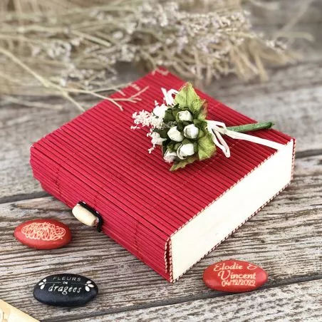 Boite dragées carré bambou 10X10cm - Rouge Boite dragées carré bambou 10X10cm - Rouge